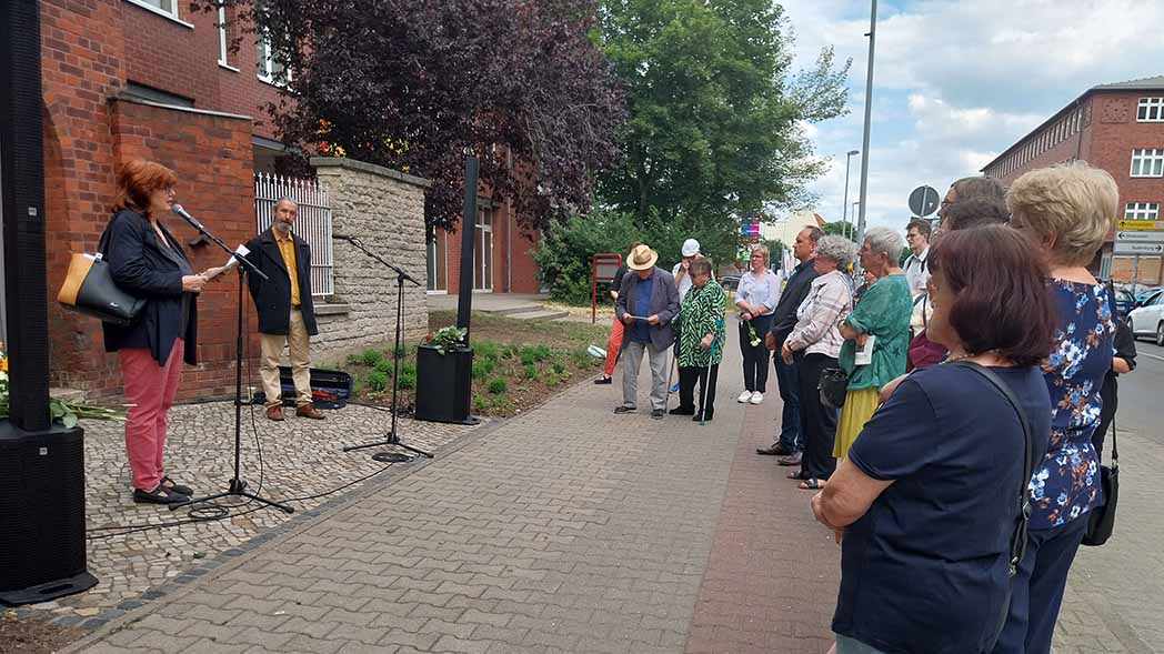 Heike Ponitka, Gleichstellungsbeauftragte der Landeshauptstadt Magdeburg, begrüßte die Anwesenden zur Gedenkveranstaltung.