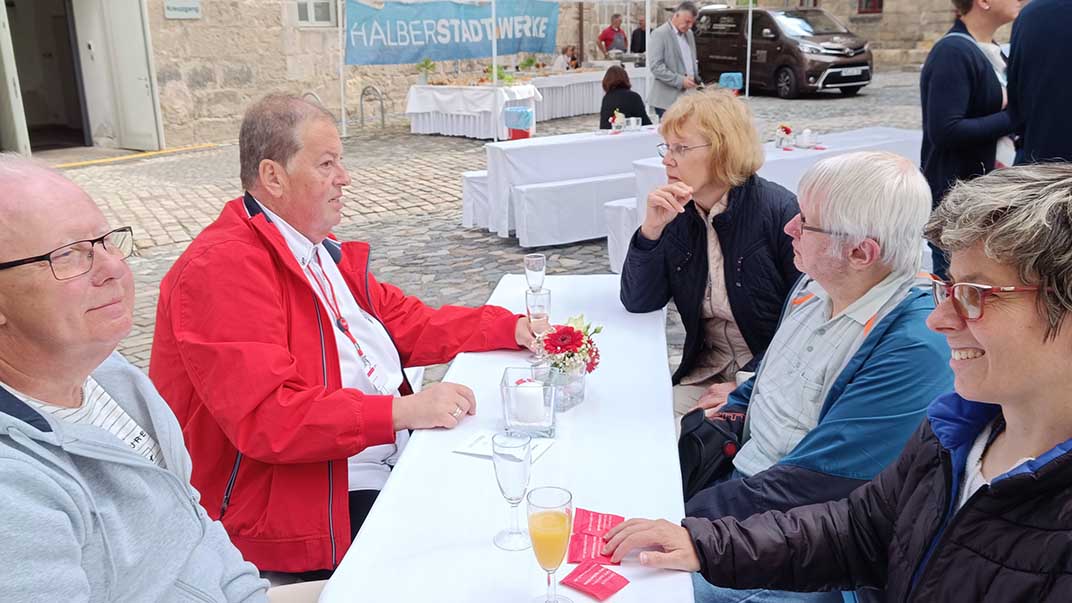 V. li.: Die Vorstandsmitglieder Peter Grundmann, Klaus-Dieter Schatter, Cornelia Schatter, Stefan Polkau und Monika Kluge.